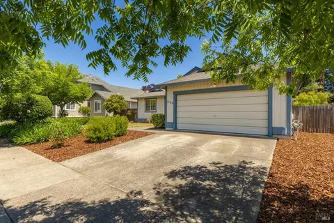 1106 Putney Dr, Santa Rosa, CA 95401