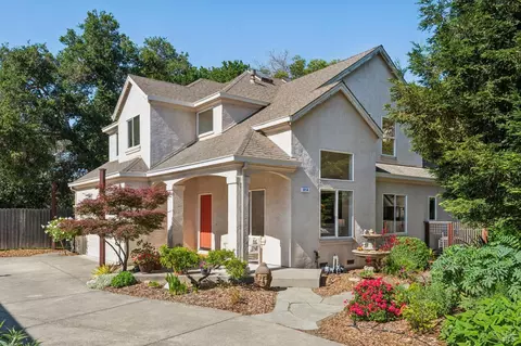 814 Cobbler Ln, Petaluma, CA 94952