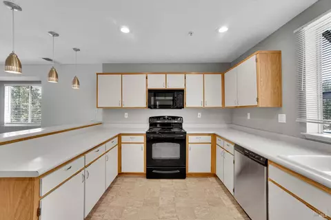 Kitchen - 1152 Pear Tree Ln, Napa, CA 94558 photo 5 of 7