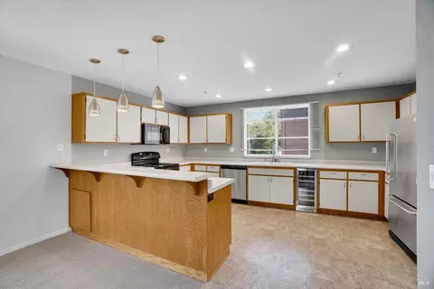 Kitchen - 1152 Pear Tree Ln, Napa, CA 94558 photo 3 of 7