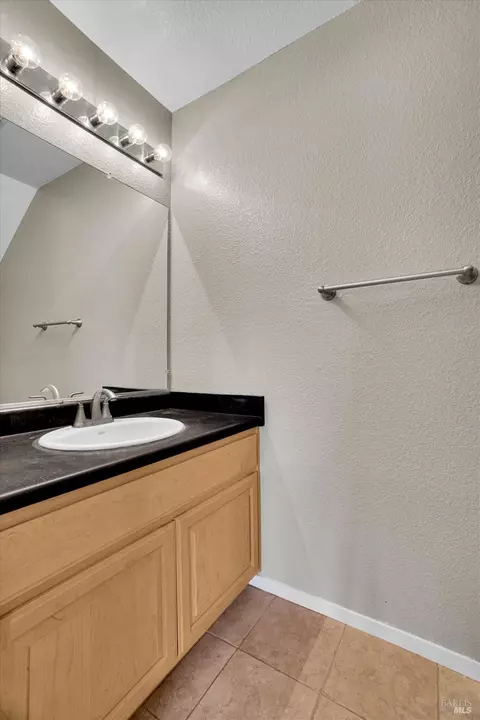 Bath - 1152 Pear Tree Ln, Napa, CA 94558 photo 1 of 4