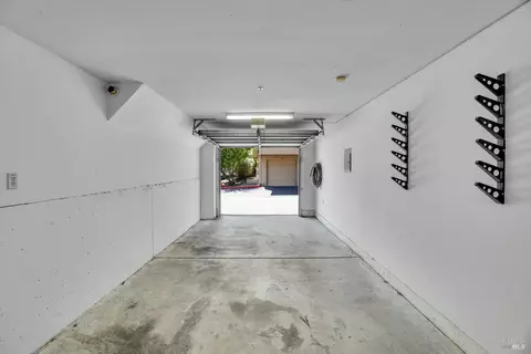 Exterior - 1152 Pear Tree Ln, Napa, CA 94558 photo 3 of 6
