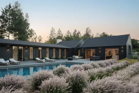 2806 Bardy Rd, Santa Rosa, CA 95404