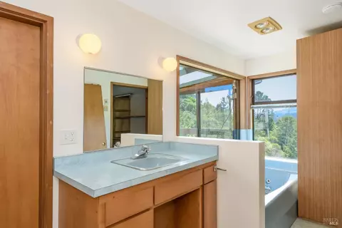 Bath - 75 Lee St, Mill Valley, CA 94941 photo 2 of 5