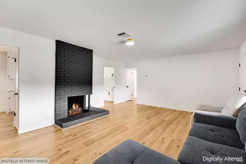 Living - 160 Bergwall Way, Vallejo, CA 94591 photo 3 of 4