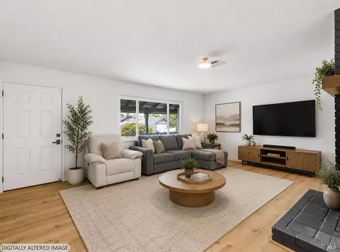 Living - 160 Bergwall Way, Vallejo, CA 94591 photo 1 of 4