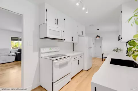 Kitchen - 160 Bergwall Way, Vallejo, CA 94591 photo 3 of 3