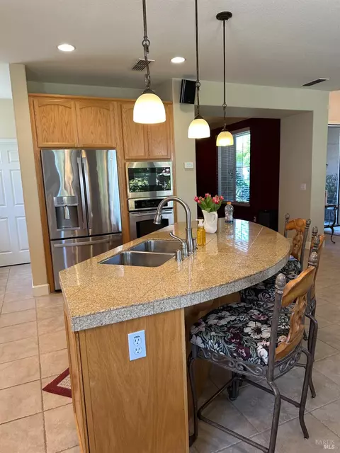 Kitchen - 368 Decanter Cir, Windsor, CA 95492 photo 4 of 5