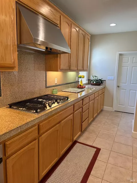 Kitchen - 368 Decanter Cir, Windsor, CA 95492 photo 3 of 5
