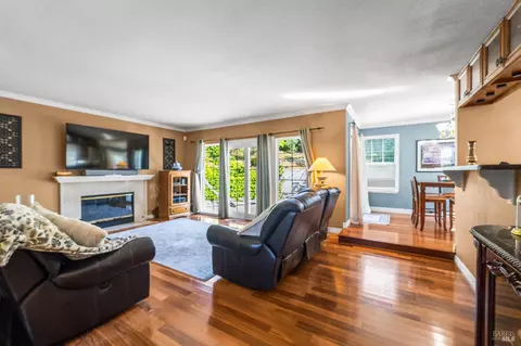 Living - 128 Chesapeake Dr, Vallejo, CA 94591 photo 2 of 4