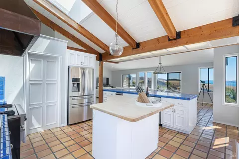 Kitchen - 20178 Osprey Dr, Bodega Bay, CA 94923 photo 5 of 6