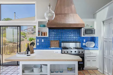Kitchen - 20178 Osprey Dr, Bodega Bay, CA 94923 photo 3 of 6