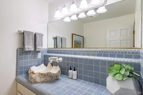 Bath - 20178 Osprey Dr, Bodega Bay, CA 94923 photo 6 of 9