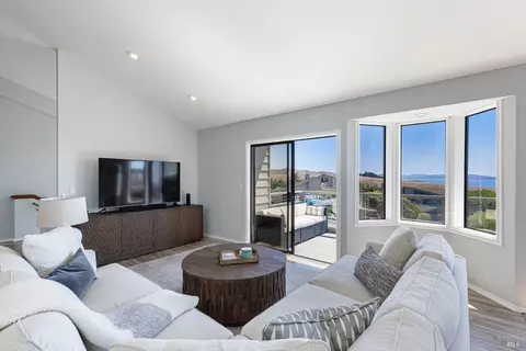 Living - 20178 Osprey Dr, Bodega Bay, CA 94923 photo 3 of 6
