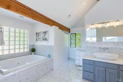 Bath - 20178 Osprey Dr, Bodega Bay, CA 94923 photo 3 of 9