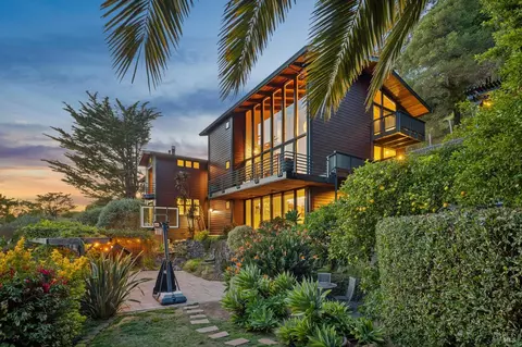 312 Fairhills Dr, San Rafael, CA 94901