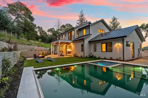 1099 Dry Creek Rd, Healdsburg, CA 95448