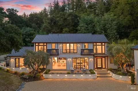 1099 Dry Creek Rd, Healdsburg, CA 95448