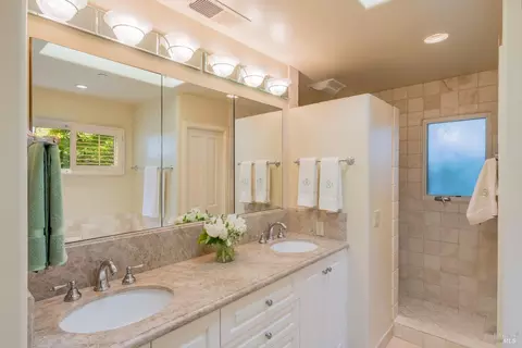 Bath - 590 4th St E, Sonoma, CA 95476 photo 3 of 4