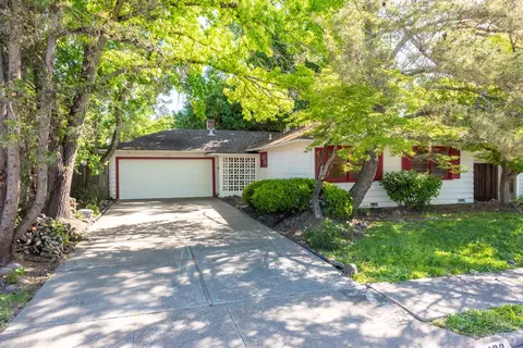 1102 Michigan Dr, Santa Rosa, CA 95405