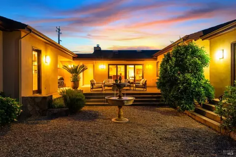 977 Pratt Ave, Saint Helena, CA 94574