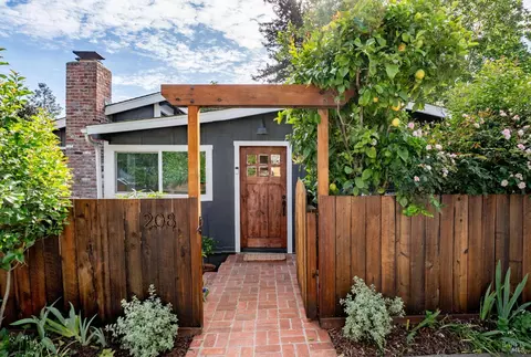 208 Chapman Dr, Corte Madera, CA 94925