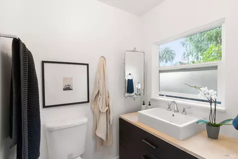 Bath - 208 Chapman Dr, Corte Madera, CA 94925 photo 3 of 3