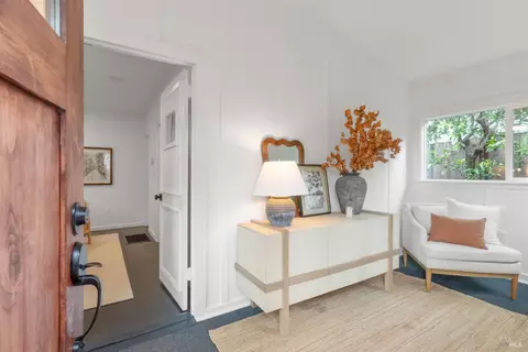 Entry Way - 208 Chapman Dr, Corte Madera, CA 94925 photo 1 of 2