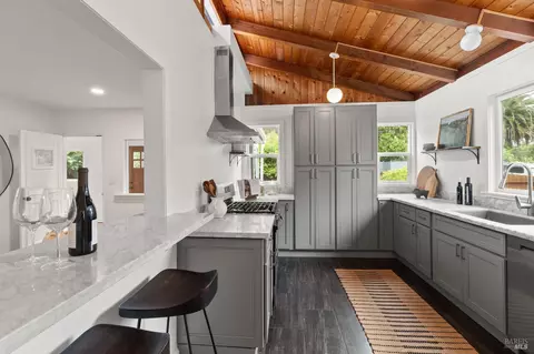 Kitchen - 208 Chapman Dr, Corte Madera, CA 94925 photo 1 of 4