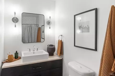 Bath - 208 Chapman Dr, Corte Madera, CA 94925 photo 1 of 3