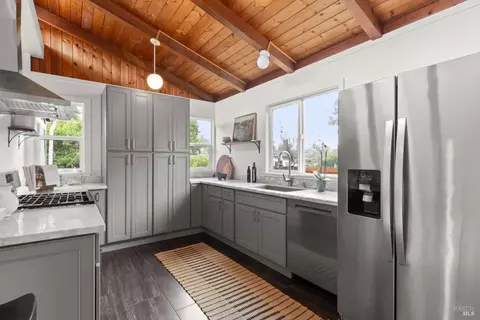 Kitchen - 208 Chapman Dr, Corte Madera, CA 94925 photo 3 of 4