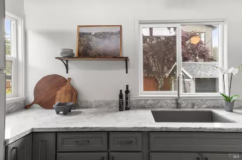 Kitchen - 208 Chapman Dr, Corte Madera, CA 94925 photo 2 of 4