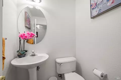 Bath - 171 Rogue Ct, Fairfield, CA 94534 photo 1 of 5