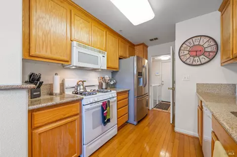 Kitchen - 171 Rogue Ct, Fairfield, CA 94534 photo 2 of 3