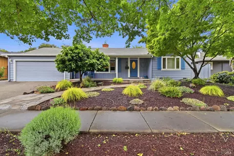 1011 Woodlawn Dr, Napa, CA 94558