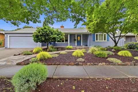 1011 Woodlawn Dr, Napa, CA 94558