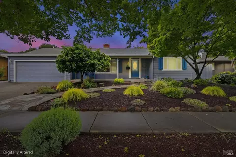 1011 Woodlawn Dr, Napa, CA 94558