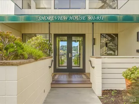 933 S Eliseo Dr, Greenbrae, CA 94904