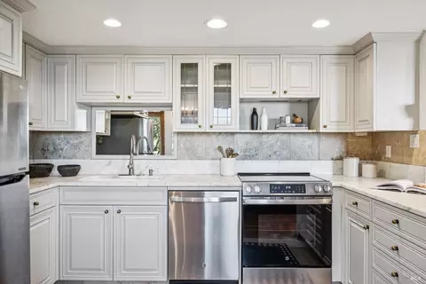 Kitchen - 104 Bulkley Ave #1, Sausalito, CA 94965 photo 1 of 3