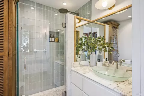 Bath - 104 Bulkley Ave #1, Sausalito, CA 94965 photo 1 of 1