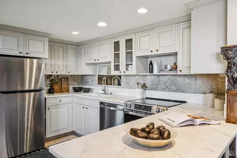 Kitchen - 104 Bulkley Ave #1, Sausalito, CA 94965 photo 3 of 3