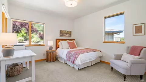 Bedroom - 6355 Mountain View Ranch Rd, Healdsburg, CA 95448 photo 3 of 6