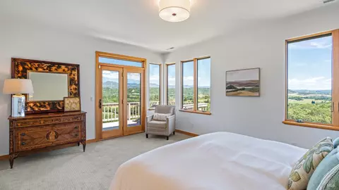 Bedroom - 6355 Mountain View Ranch Rd, Healdsburg, CA 95448 photo 2 of 6