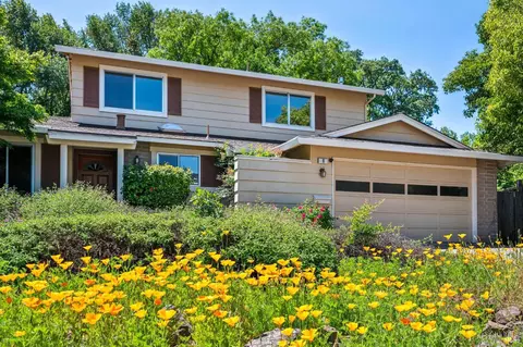 6 La Noche Ct, Novato, CA 94945
