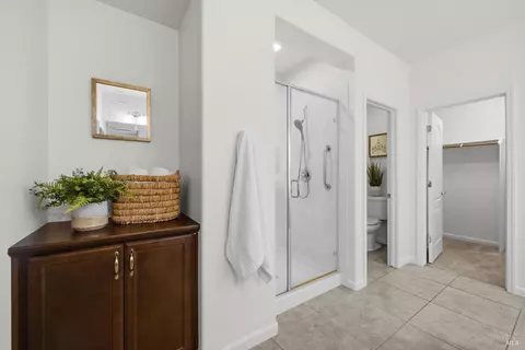 Entry Way - 4473 Avondale Cir, Fairfield, CA 94533 photo 4 of 8