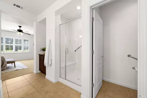 Entry Way - 4473 Avondale Cir, Fairfield, CA 94533 photo 5 of 8