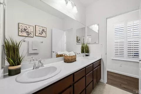Bath - 4473 Avondale Cir, Fairfield, CA 94533 photo 4 of 4