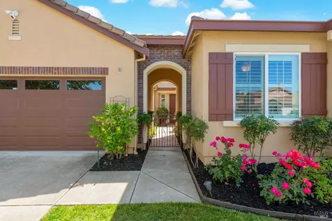 Exterior - 4473 Avondale Cir, Fairfield, CA 94533 photo 4 of 26