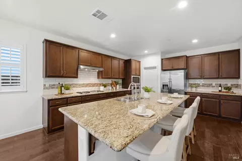 Kitchen - 4473 Avondale Cir, Fairfield, CA 94533 photo 4 of 10