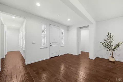 Entry Way - 4473 Avondale Cir, Fairfield, CA 94533 photo 3 of 8